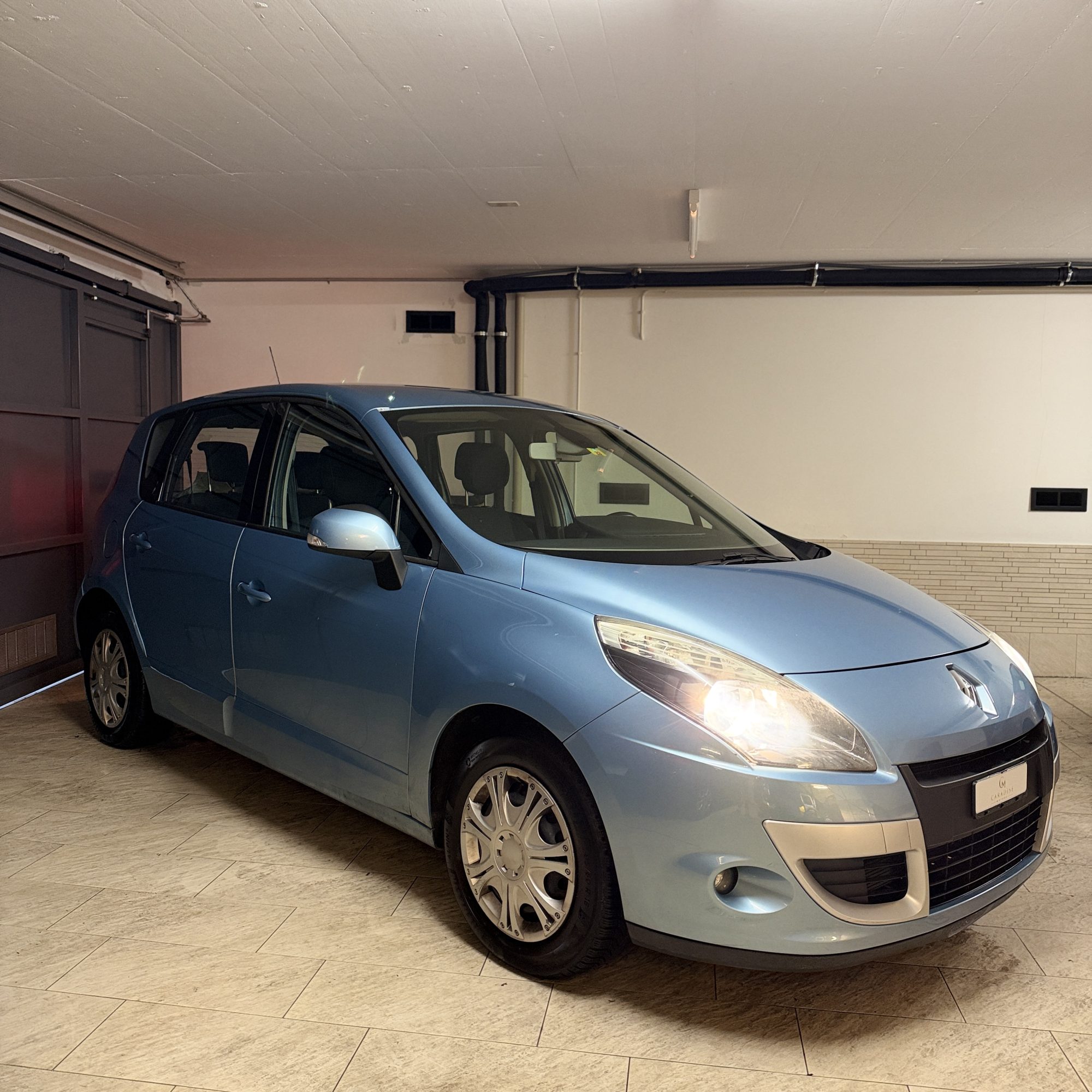 Renault Scénic 2.0 — image 1